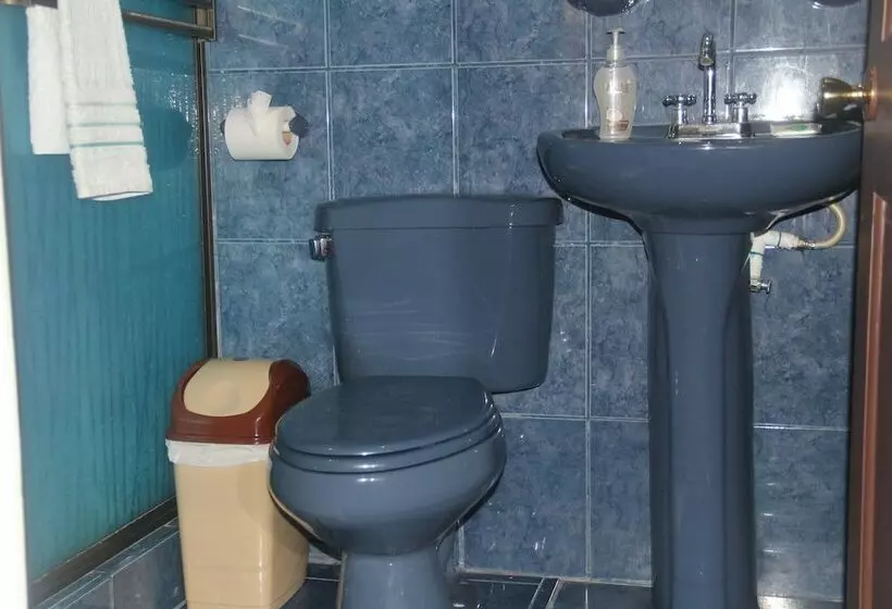 Cabinas Mansión Tropical Quepos