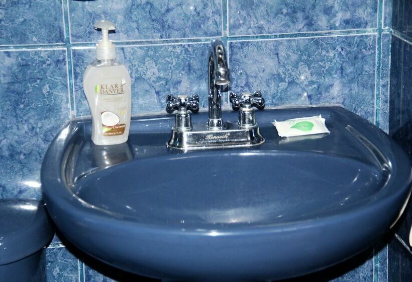 Cabinas Mansión Tropical Quepos