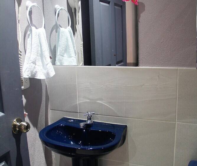 Cabinas Mansión Tropical Quepos