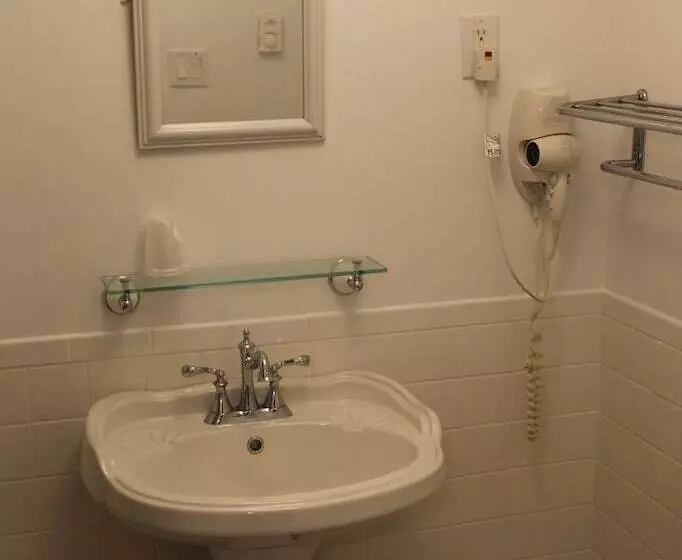 Hotelli Catskill Seasons Inn