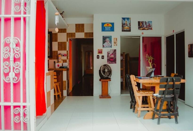 La Casa Amarilla Hostel