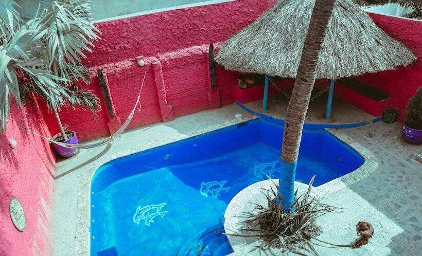 La Casa Amarilla Hostel