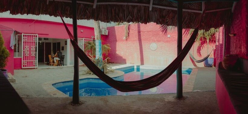 La Casa Amarilla Hostel