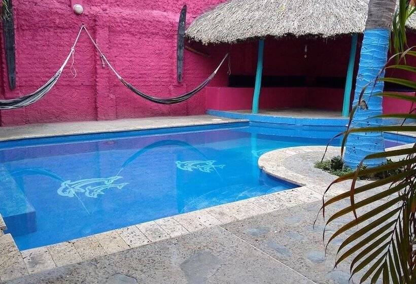 La Casa Amarilla Hostel