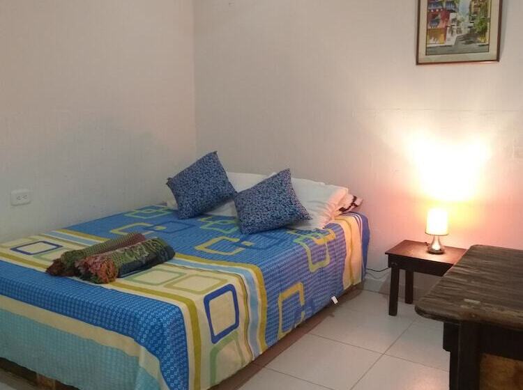 La Casa Amarilla Hostel