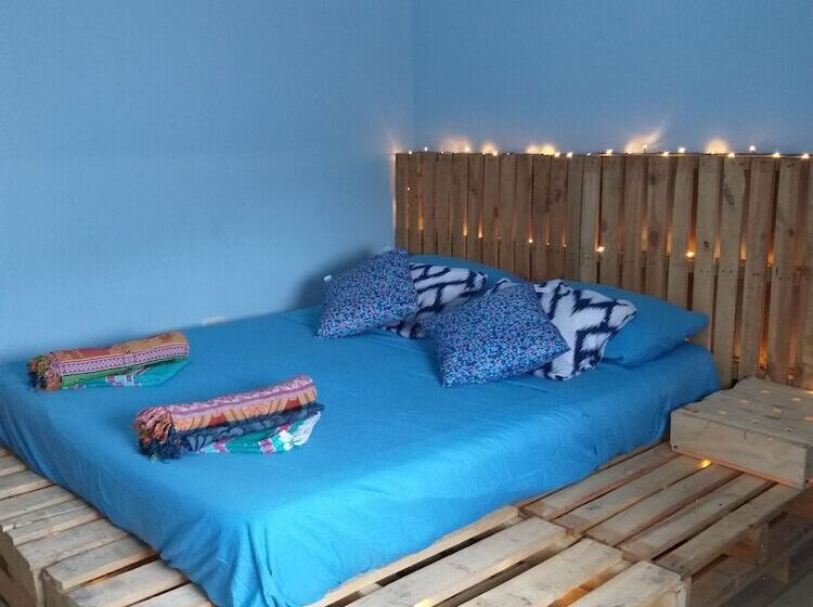 La Casa Amarilla Hostel