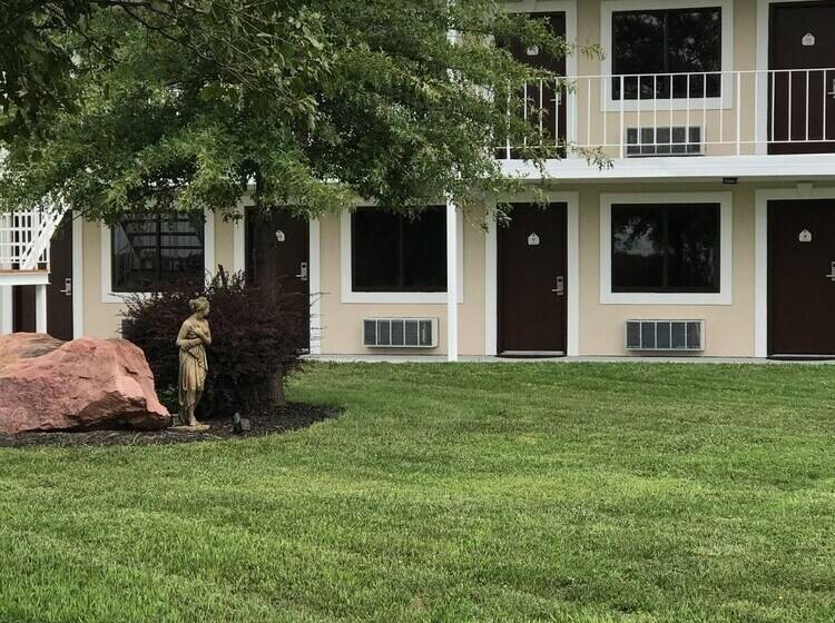 מוטל Garden Inn Truck Plaza