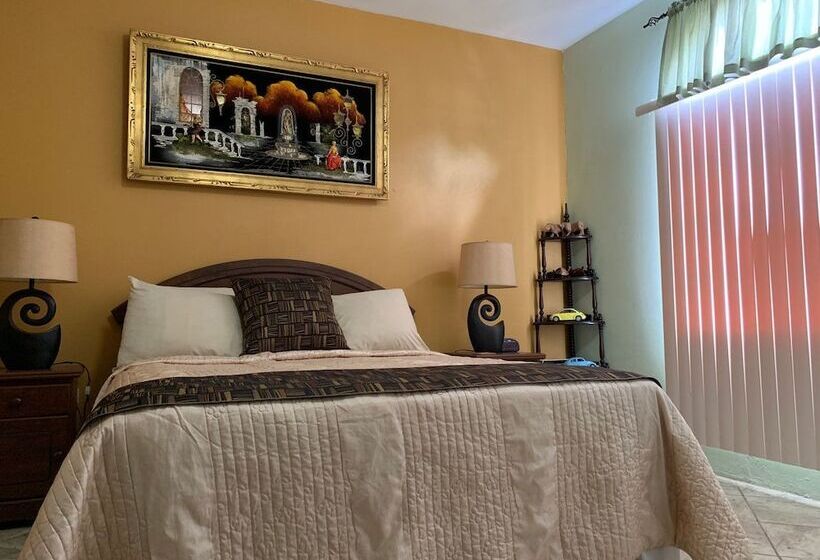 پانسیون Carolyn S View Guest House