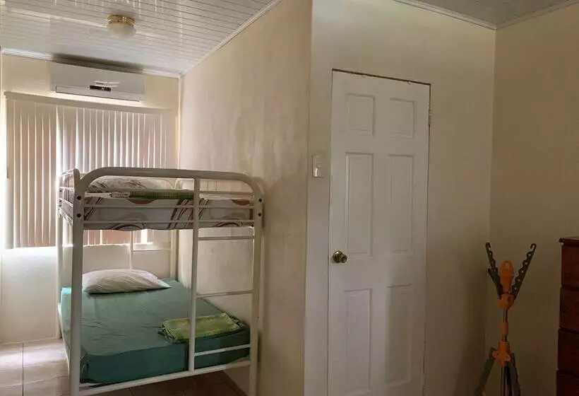 پانسیون Carolyn S View Guest House
