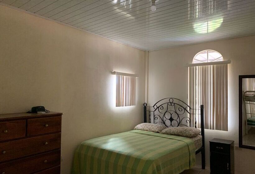 پانسیون Carolyn S View Guest House