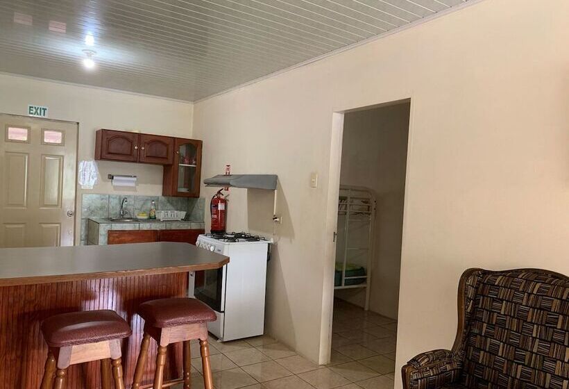 پانسیون Carolyn S View Guest House