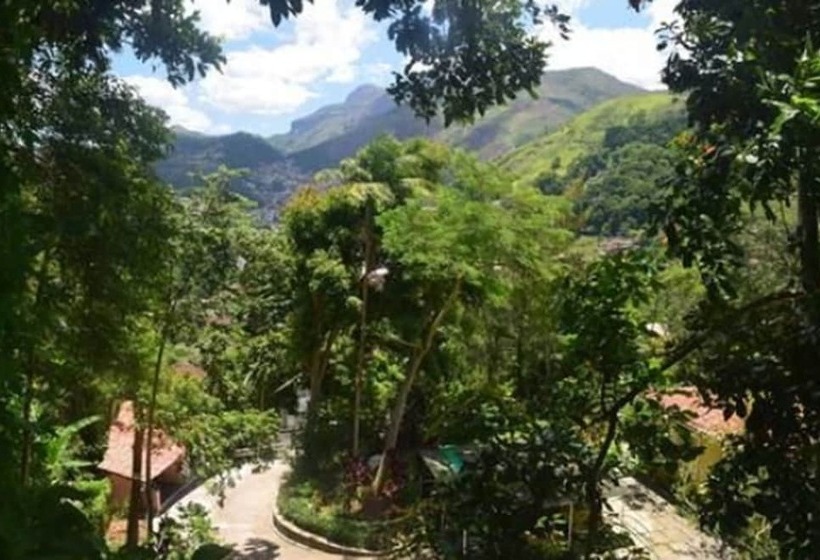 Pensão Cronos Guest House