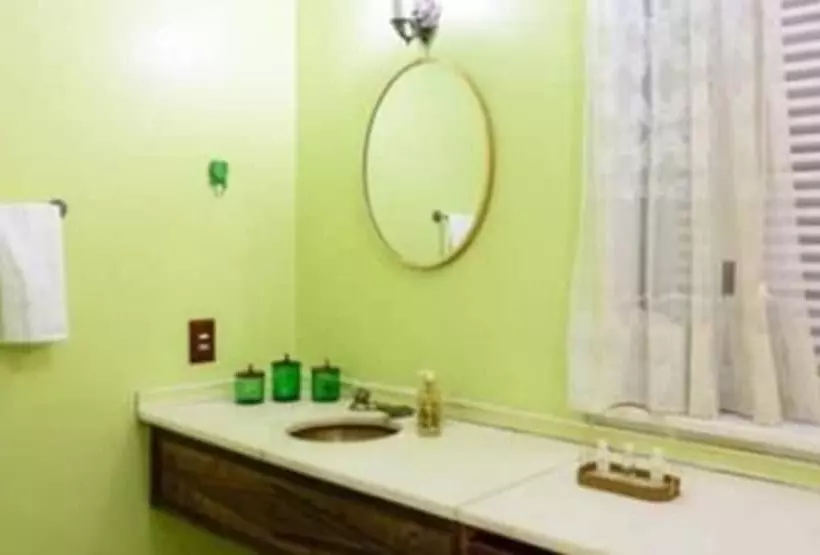 Majatalo Cronos Guest House