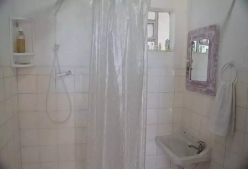 Majatalo Cronos Guest House