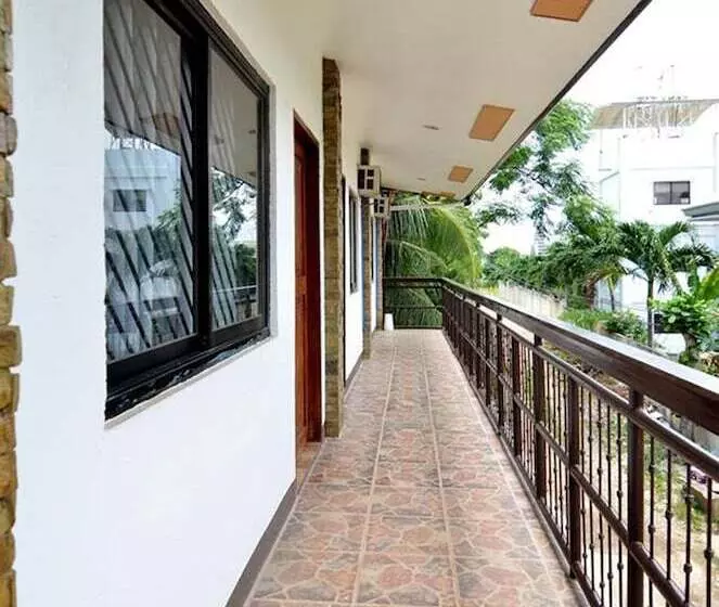 ペンション Highway To H Inn   Danao