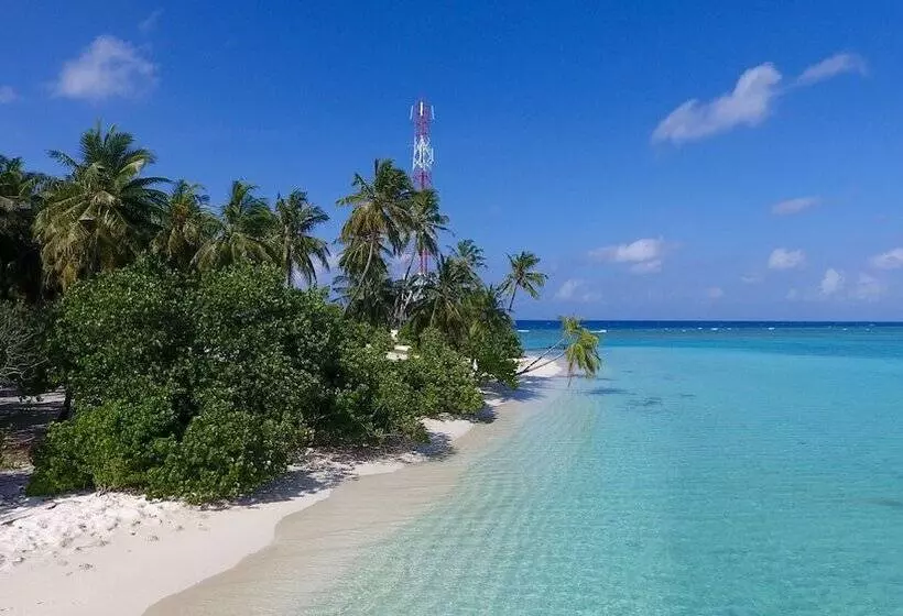 پانسیون Luau Beach Inn Maldives