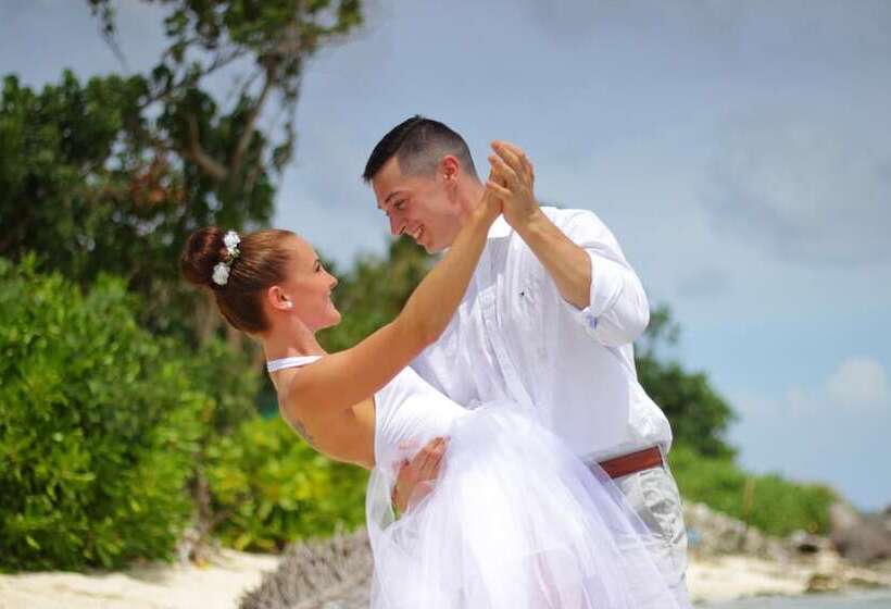 پانسیون Luau Beach Inn Maldives