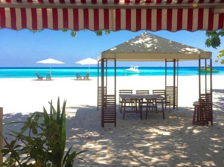 پانسیون Luau Beach Inn Maldives