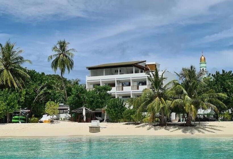 پانسیون Luau Beach Inn Maldives