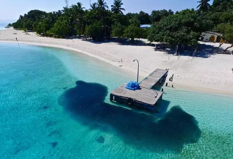 پانسیون Luau Beach Inn Maldives