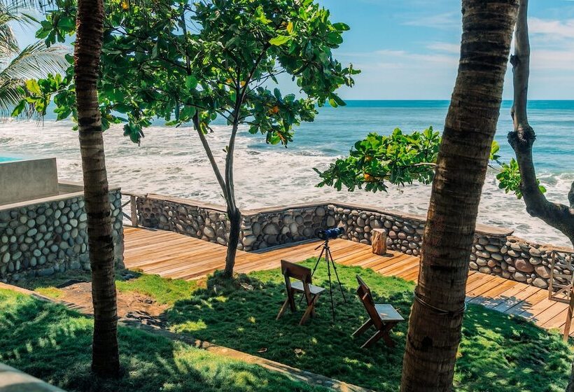 Puro Surf Hotel And Academy