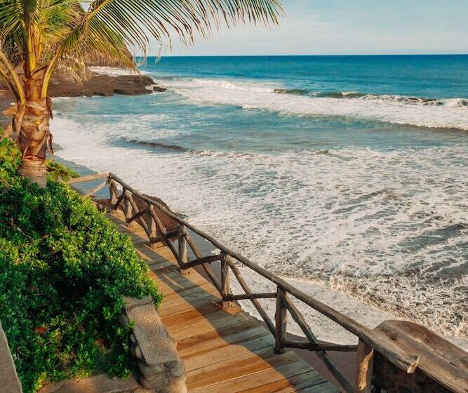 Puro Surf Hotel And Academy