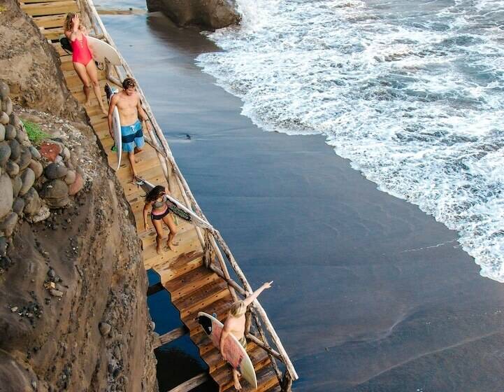 Puro Surf Hotel And Academy