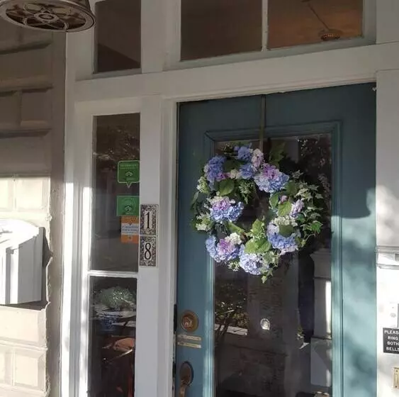 تختخواب و صبحانه Southern Wind Inn
