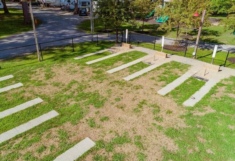 Sun Retreats Adirondack Gateway