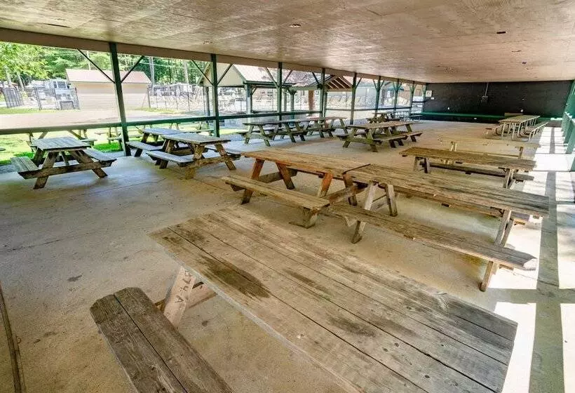 Sun Retreats Adirondack Gateway