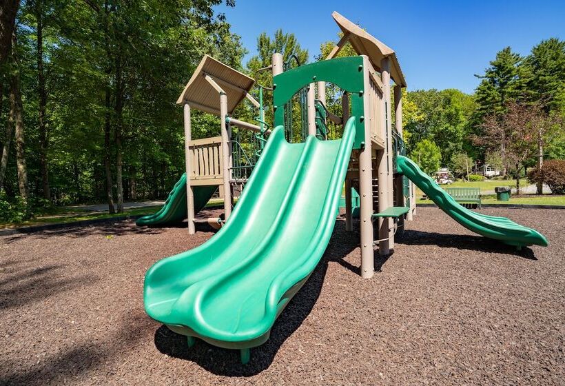 Sun Retreats Adirondack Gateway