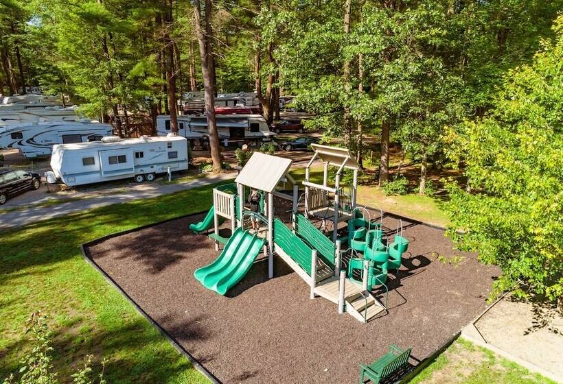 Sun Retreats Adirondack Gateway