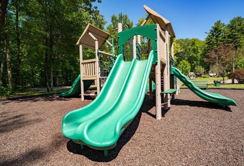 Sun Retreats Adirondack Gateway