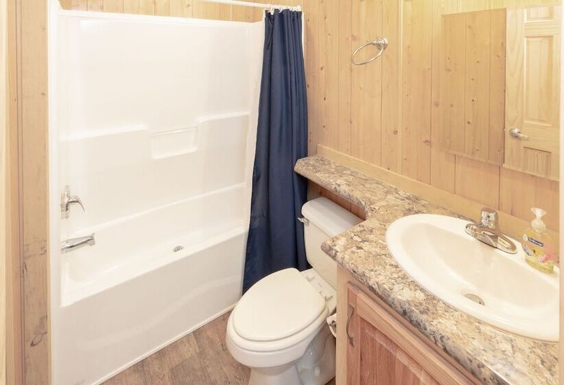 Sun Retreats Adirondack Gateway