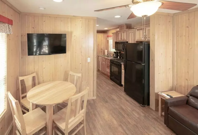 Sun Retreats Adirondack Gateway