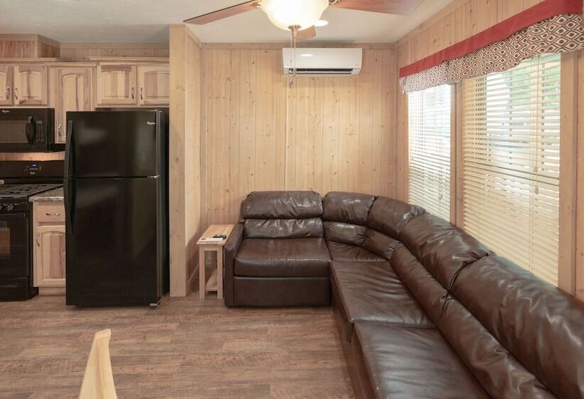 Sun Retreats Adirondack Gateway