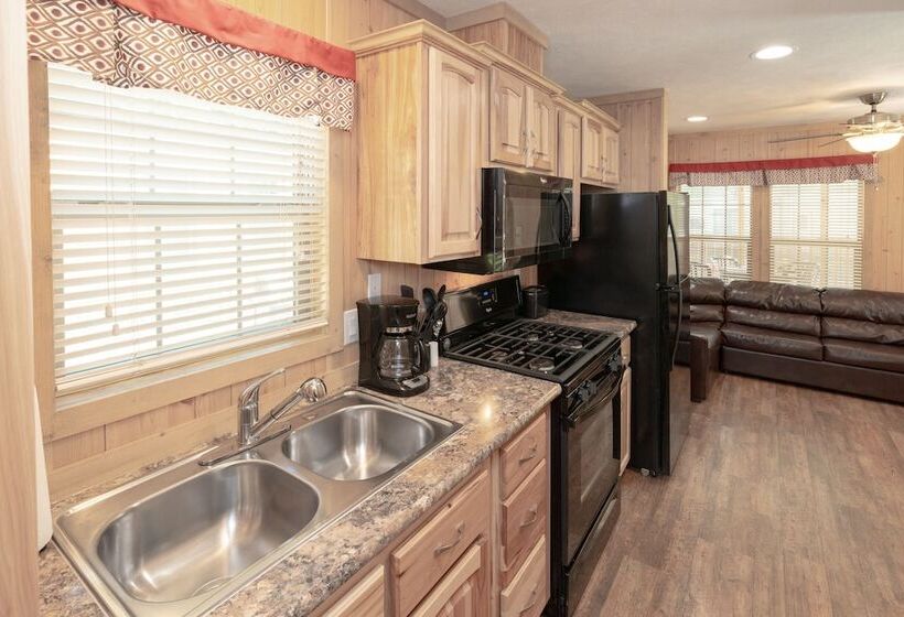 Sun Retreats Adirondack Gateway