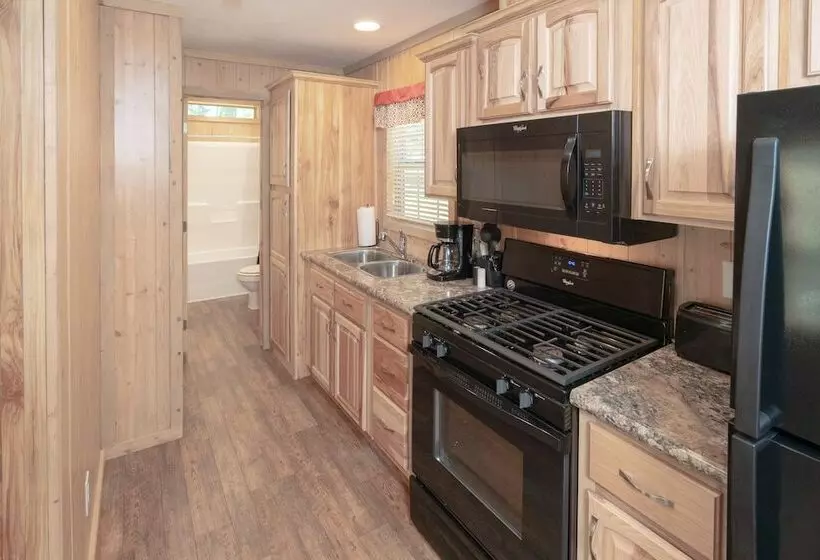 Sun Retreats Adirondack Gateway