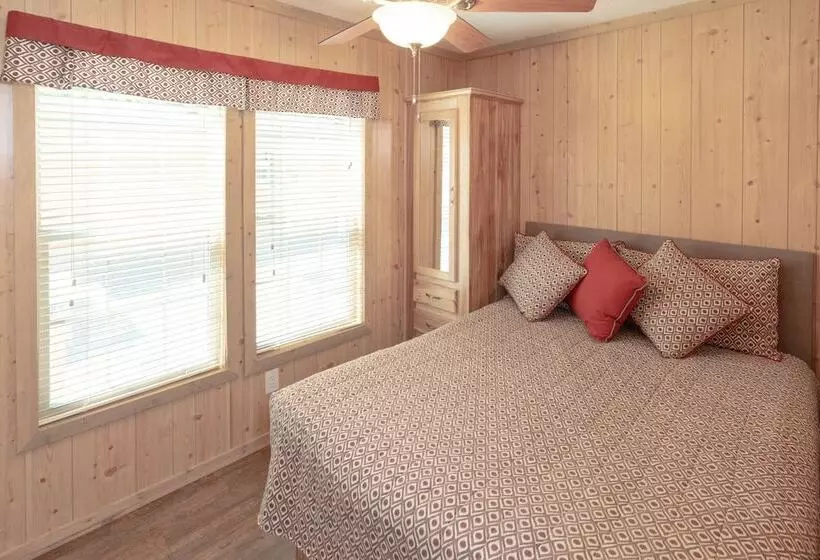 Sun Retreats Adirondack Gateway