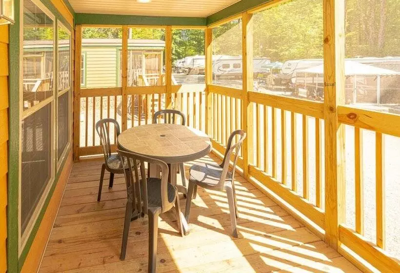 Sun Retreats Adirondack Gateway