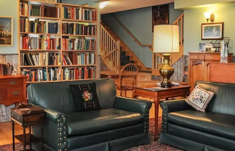 Chanterelle Inn & Cottages