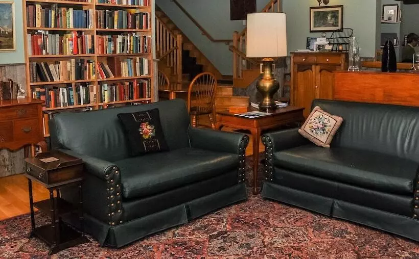 Chanterelle Inn & Cottages