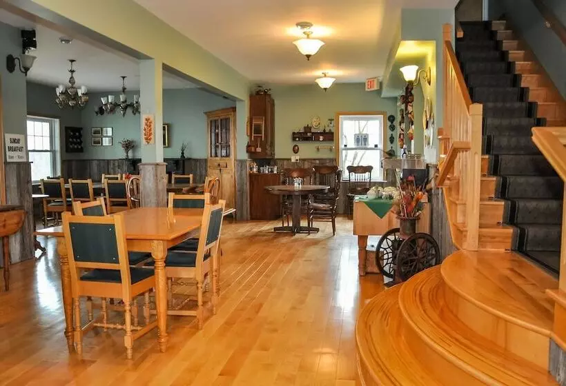 Chanterelle Inn & Cottages