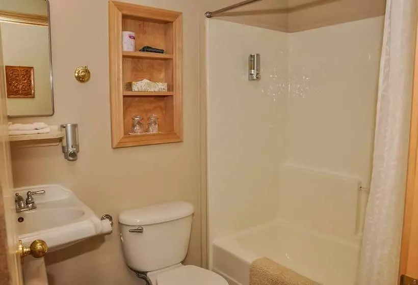 Chanterelle Inn & Cottages