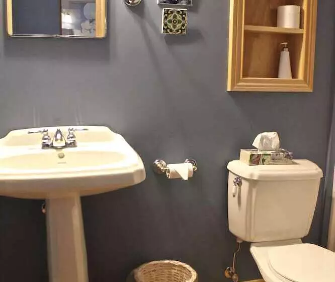 Chanterelle Inn & Cottages