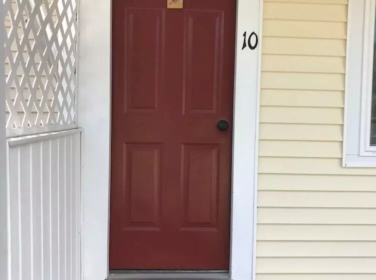 Gallagher S Travels Bar Harbor Motel & Cabins