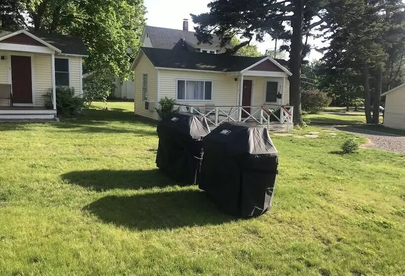 Gallagher S Travels Bar Harbor Motel & Cabins