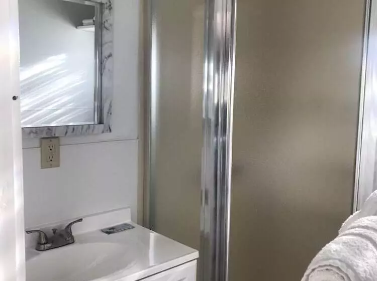 Gallagher S Travels Bar Harbor Motel & Cabins