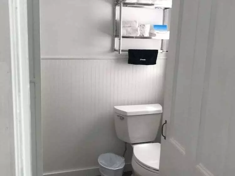 Gallagher S Travels Bar Harbor Motel & Cabins