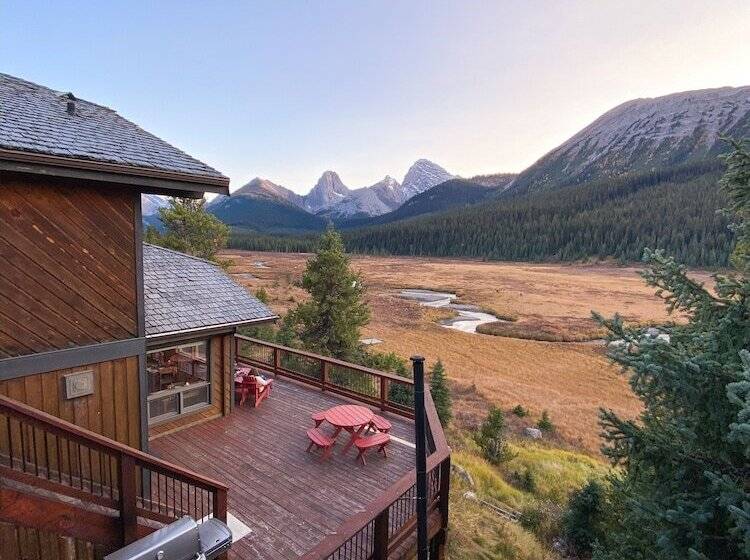 Отель Mount Engadine Lodge